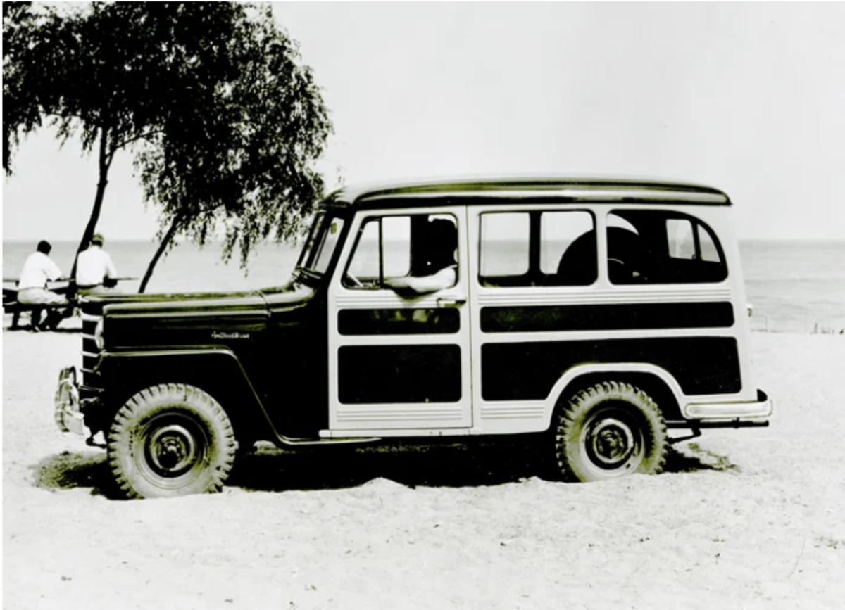 Because sales of Willys/Kaiser automobiles had never been spectacular, Willys came out with a line of station wagons that capitalized on the recognizable Jeep-like grille and flat fenders.
