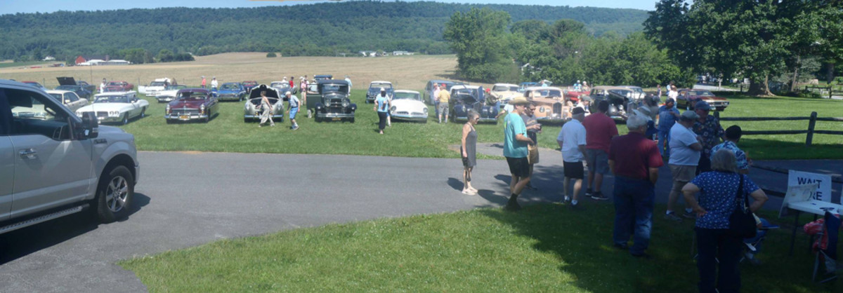 Panorama of cars lined up in the field before the tour.