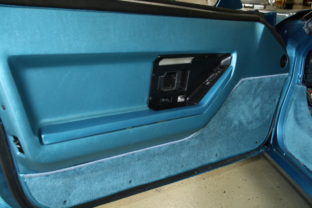 The door panels of EX-5023 are like those of an early fourth-generation Corvette, thus differ from those used by 1990-1995 Corvettes and ZR1s.