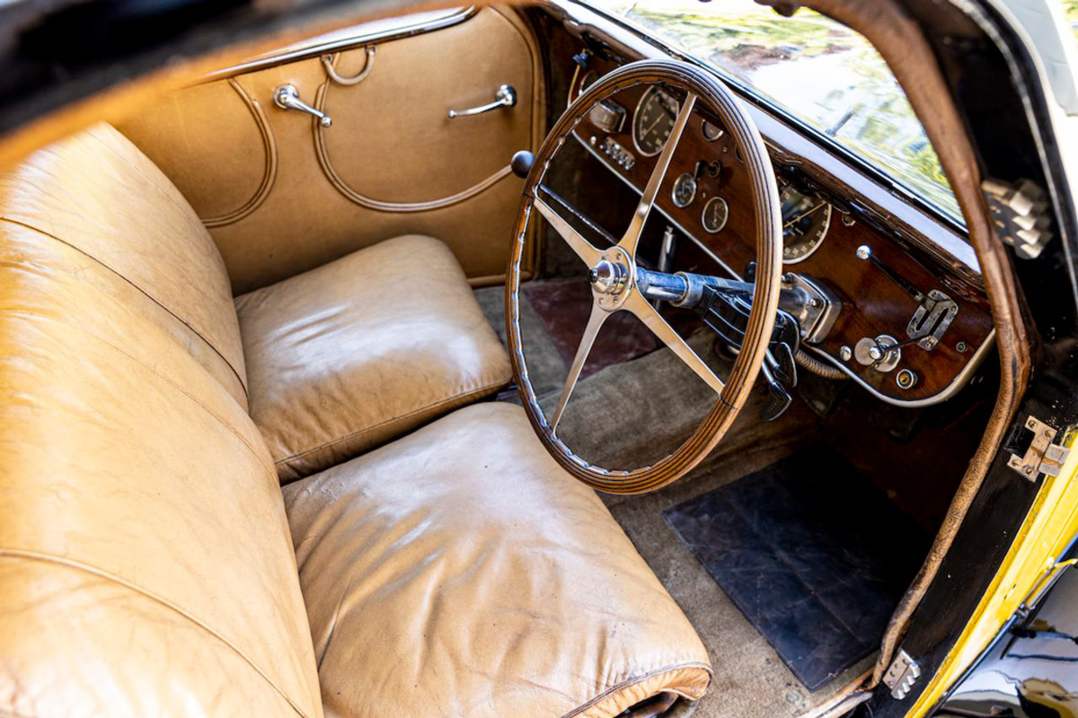 The 57C’s original ‘Havana’ leather interior