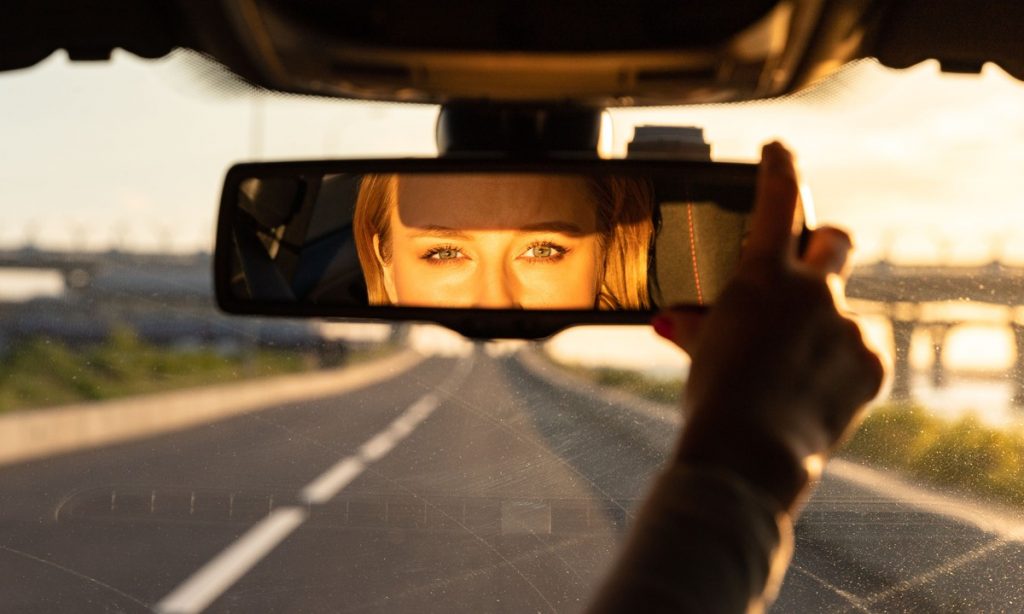 The Basics of Using a Rear View Mirror