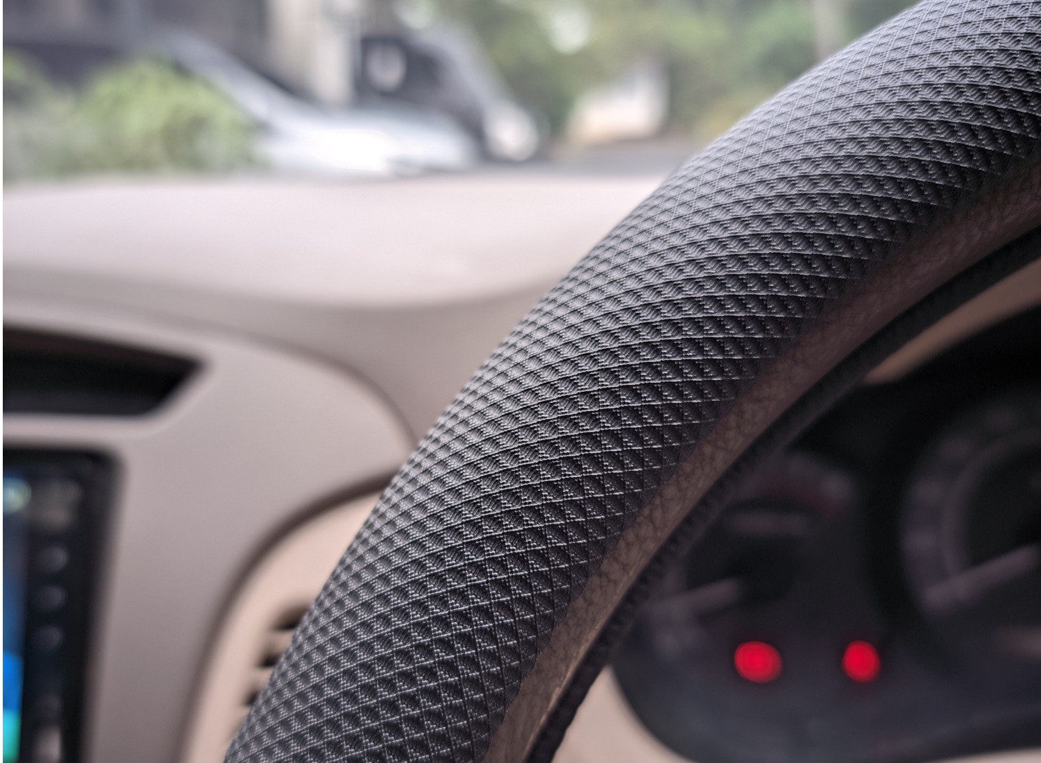How to Put On a Steering Wheel Cover Properly