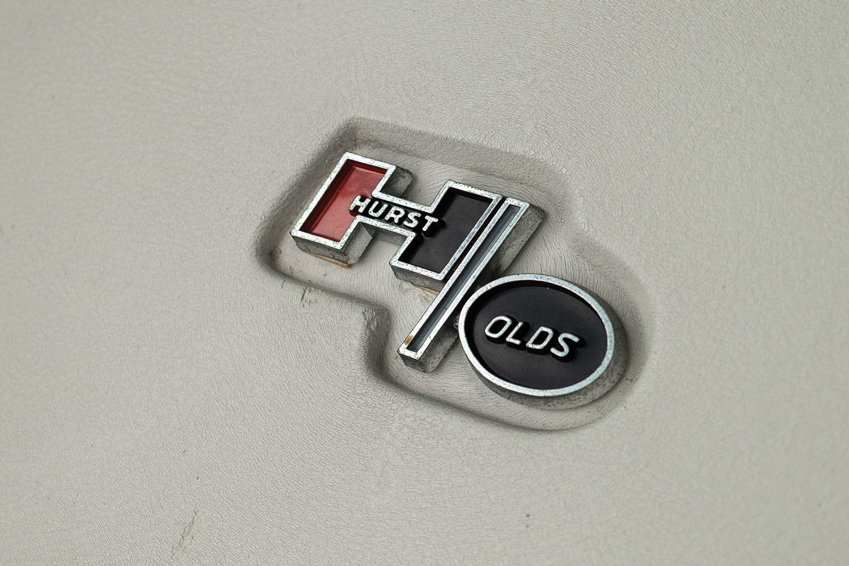 Where Hurst blocked out the rear quarter windows, it gussied up the unique interior filler panels with Hurst/Olds badges for the pleasure of rear-seat passengers.