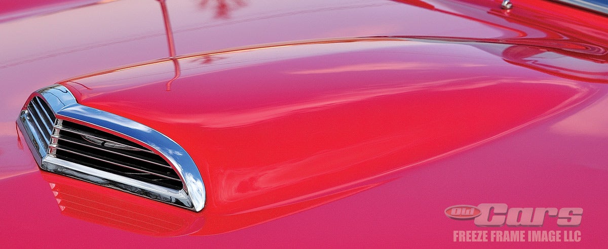 Since its start in 1955, the Thunderbird featured a hood scoop, regardless of the engine beneath it.