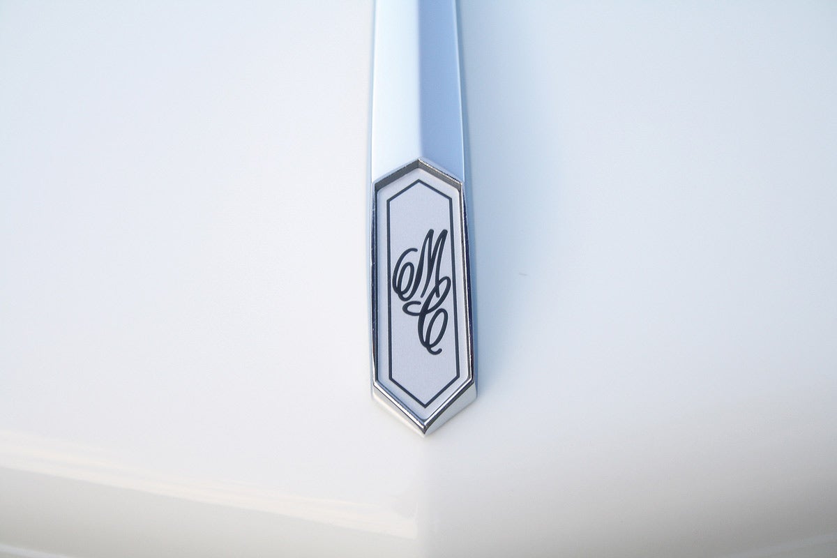 Hood spear was wider and had “MC” letters for the final year of the first generation Monte Carlo. A stand-up hood ornament was added for 1971, but gone by 1972.