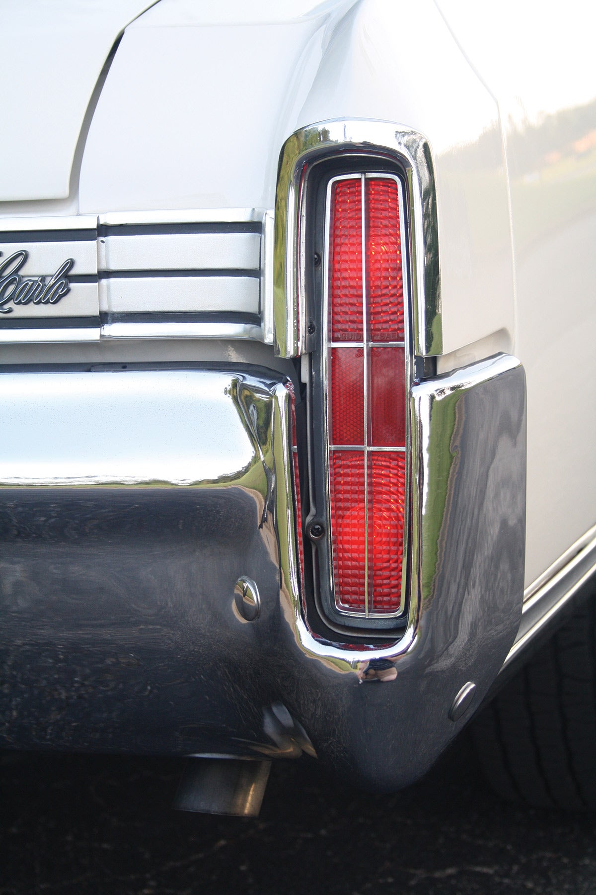 Taillamp lenses had a vertical chrome strip added to them for ’71 and remained unchanged for ’72.