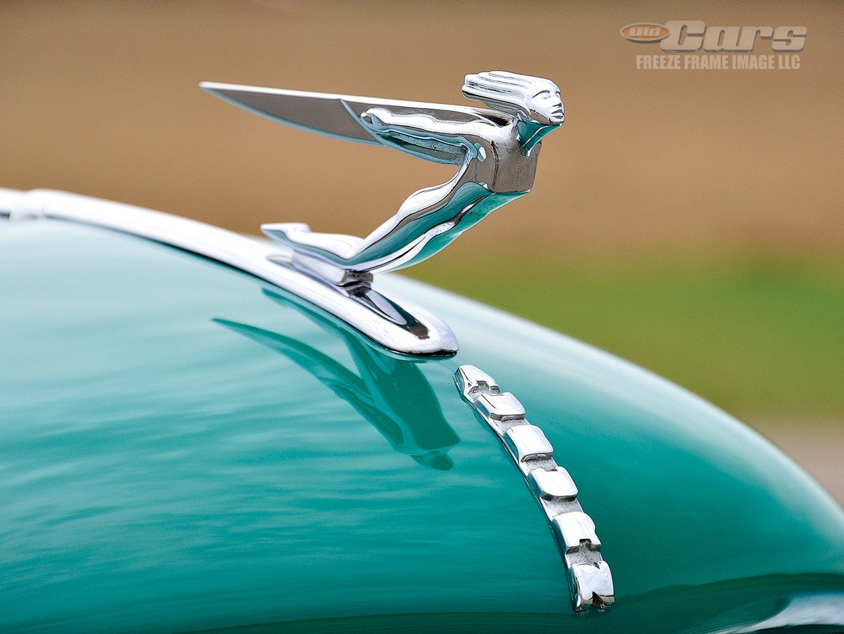 The Auburn hood ornament featured the stylized shape of a woman and was mounted above the Auburn name below in a streamline moderne font also used in advertising.
