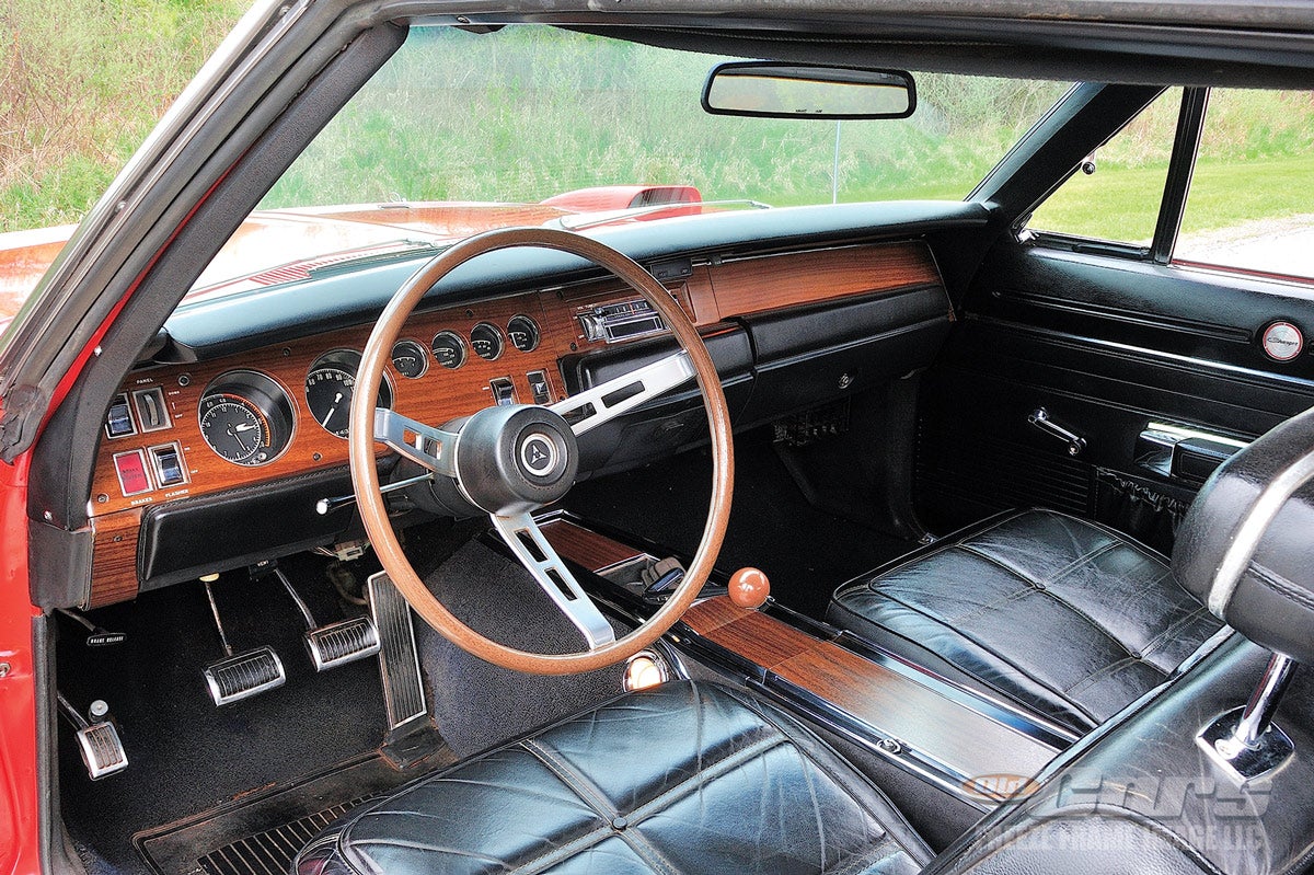 The Sports-type steering wheel with a padded hub and full horn ring and leather and vinyl upholstery was standard in the Charger SE upon which this Daytona was based.