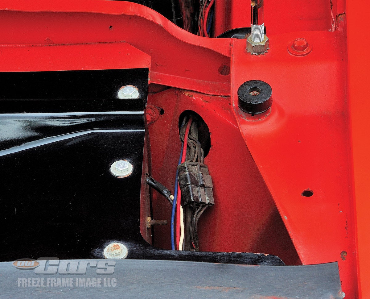 The wiring for the flip-up headlamps was routed in a unique manner on the prototype Daytona.