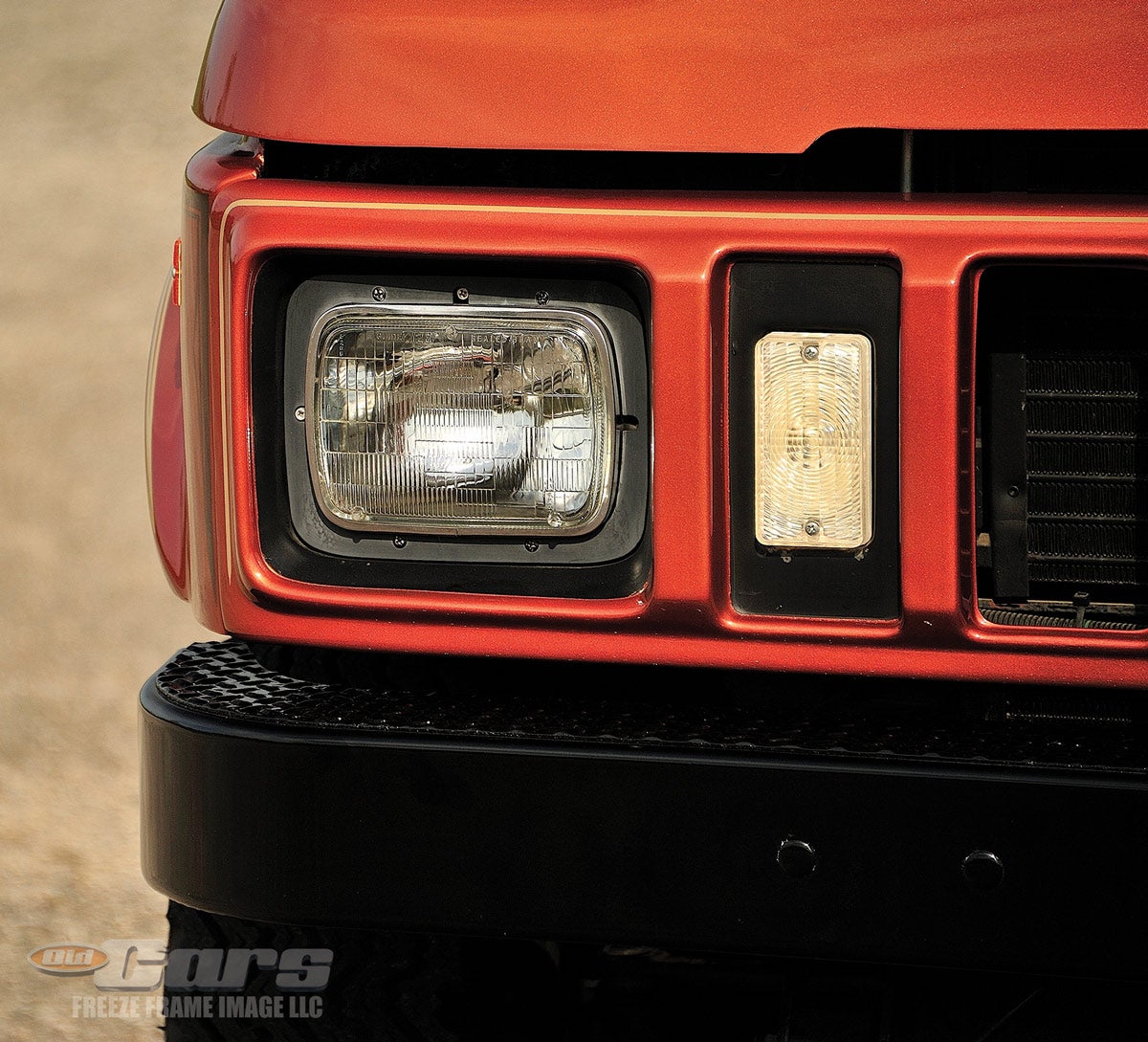 Square headlamps were en vogue in 1979 and appeared on the SSV-100.