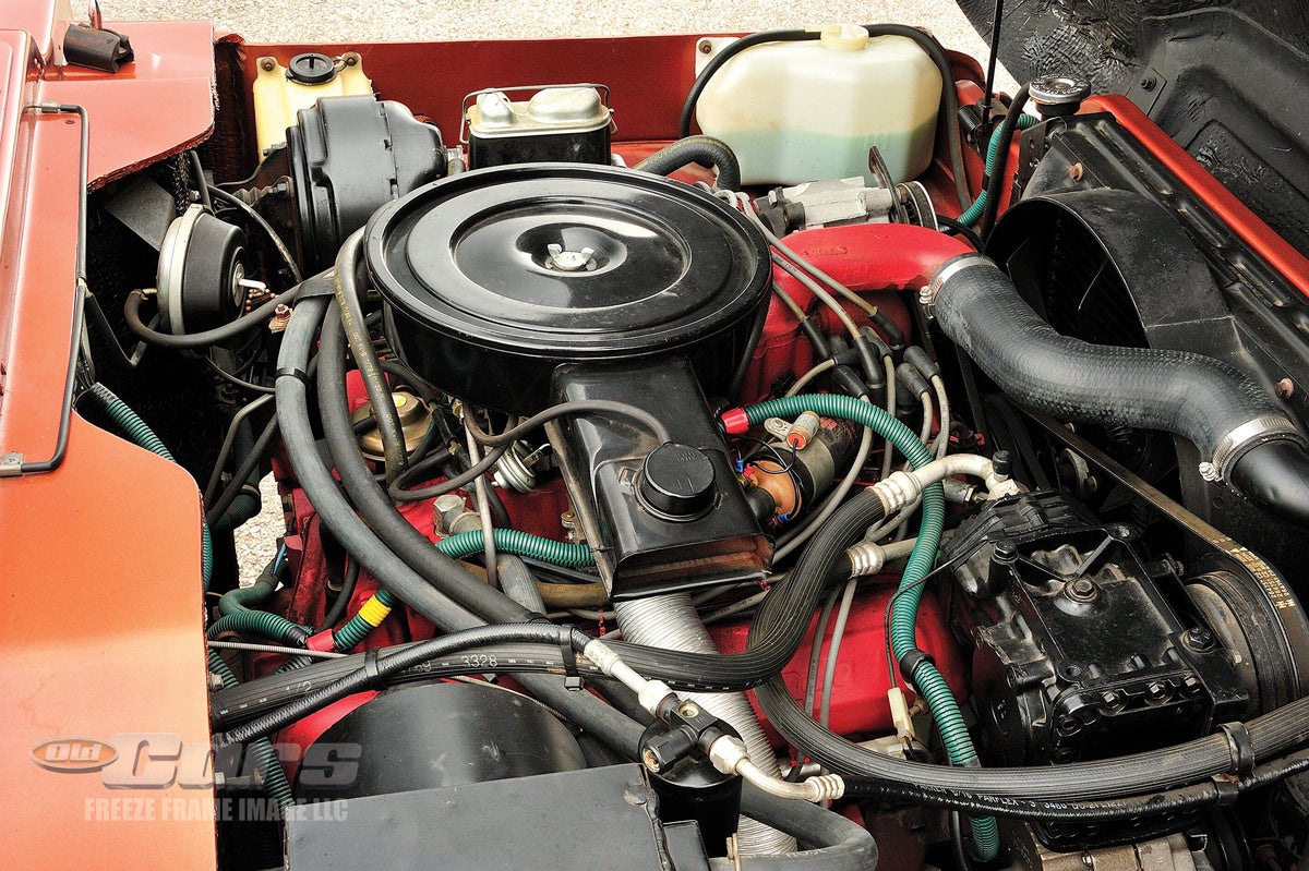 The SSV-100 used IH’s existing 345-cid V-8 engine. This engine is barely broken in.