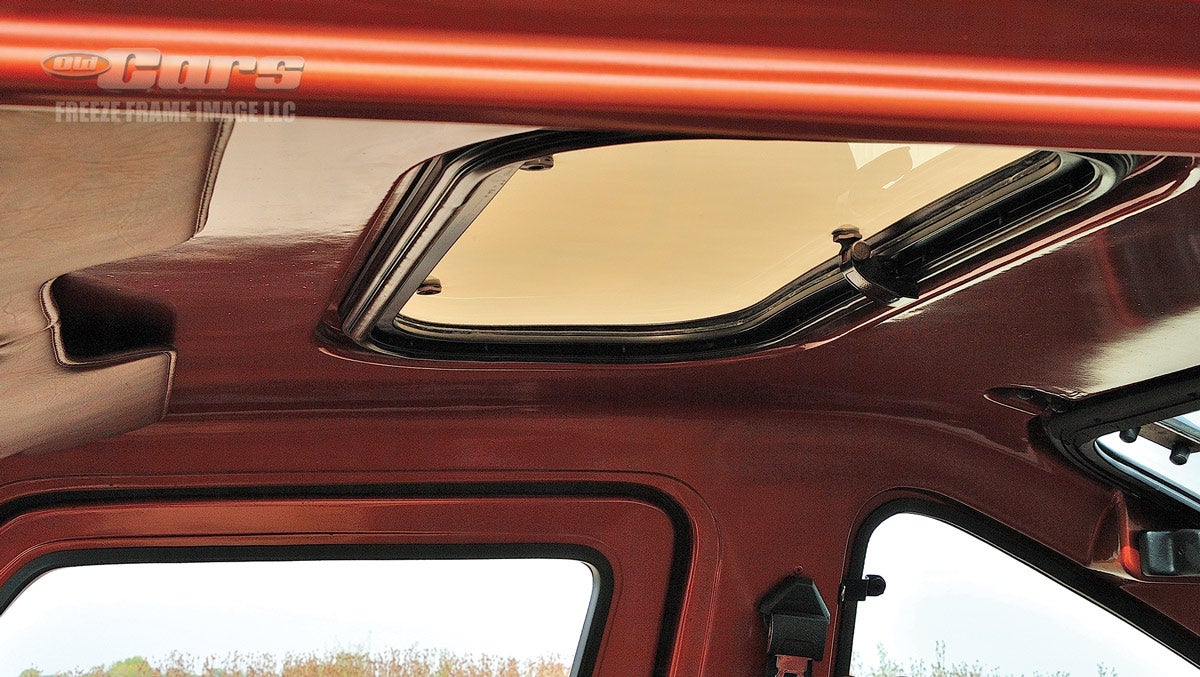 Due to the immense window area, the interior of the SSV-100 gets warm, making the sunroof a necessity (