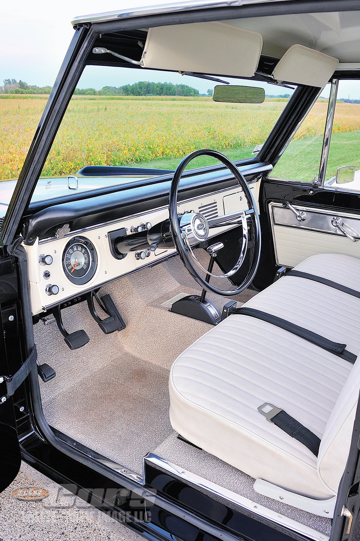 The handle on the floor is for engaging the four-wheel-drive system’s Dana 20 transfer case.