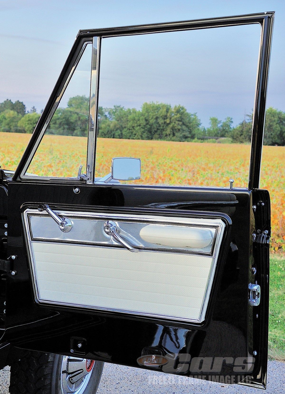 Trim on the doors of the Sport Bronco are upholstered in Parchment Rosette vinyl contrasting the Raven Black exterior.