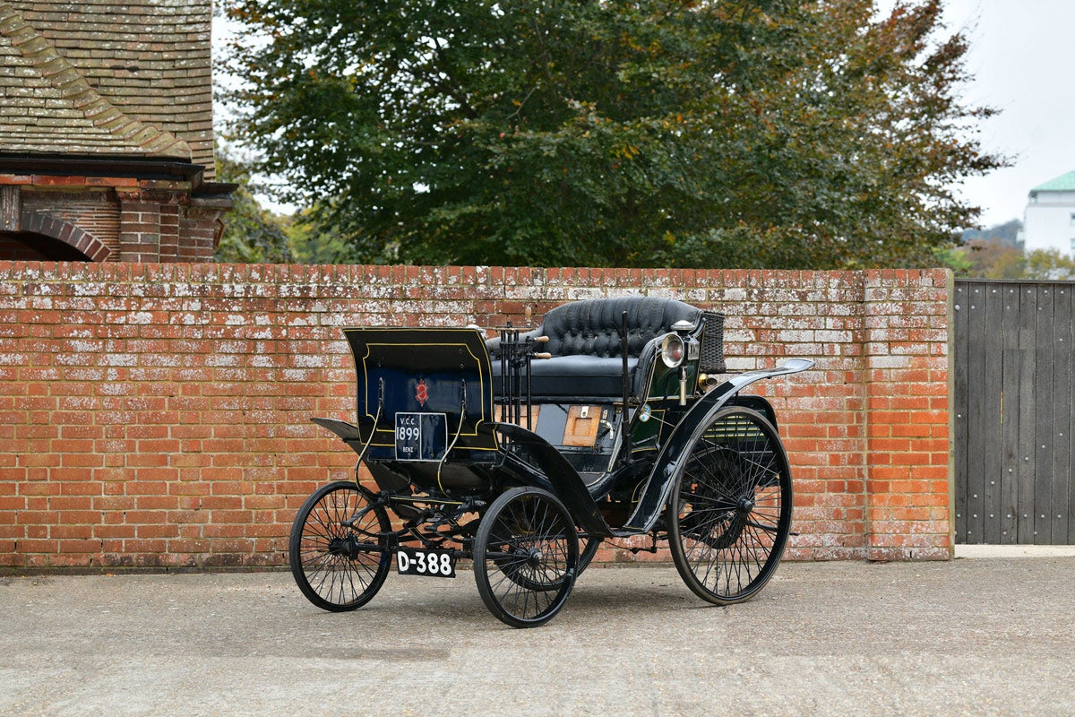 A 1899 Benz Velo, sold for £227,700.
