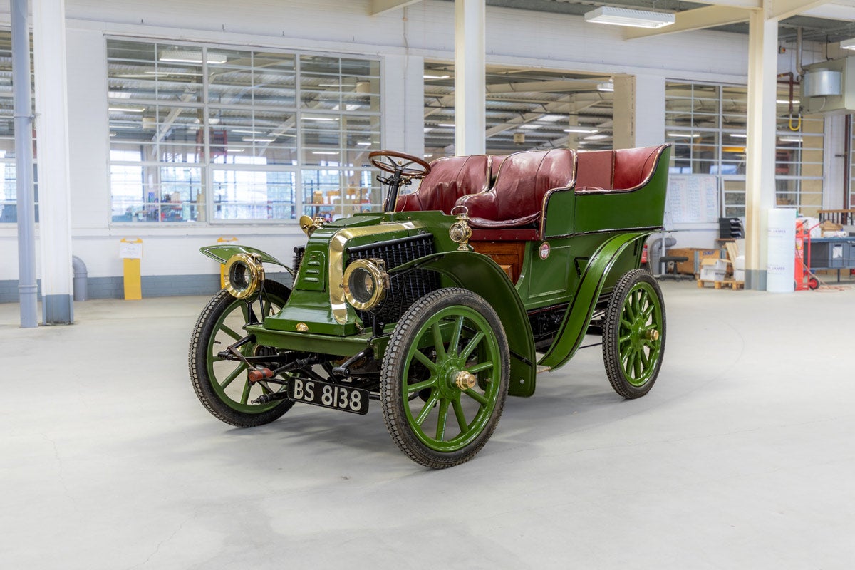 A 1904 Renault 7hp Type T Rear-entrance Tonneau, sold for £79,350.