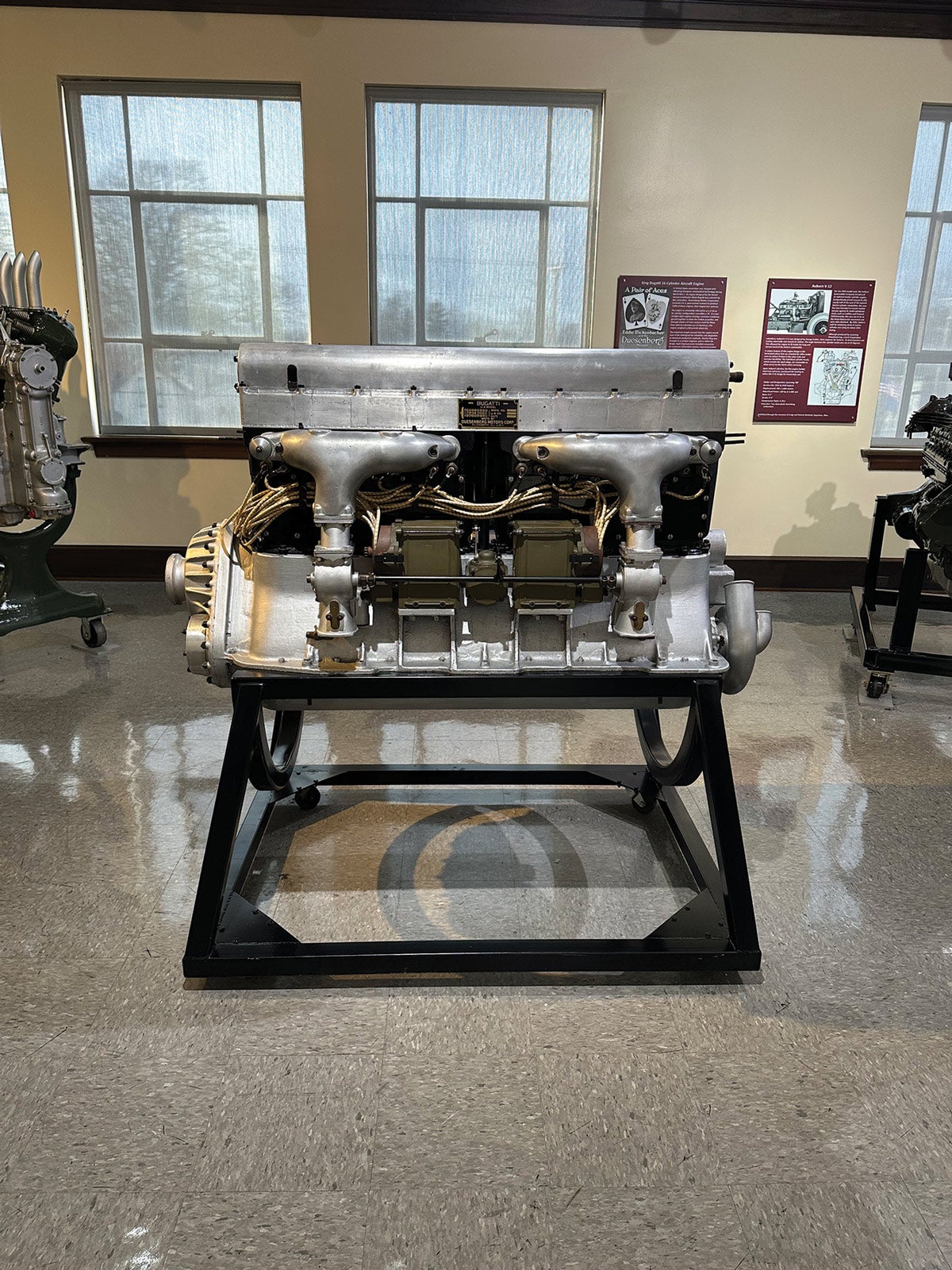 There are two manifolds per side, giving the U-16 four individual manifolds!