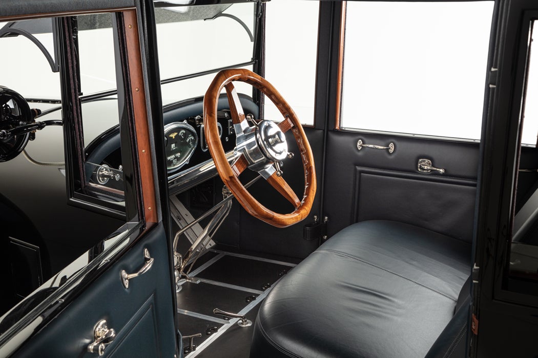 4_duesenberg-interior-preston-rose-hva.jpg