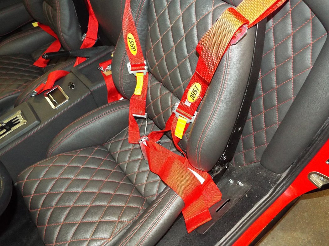 pantera-seats-and-harnesses.jpg