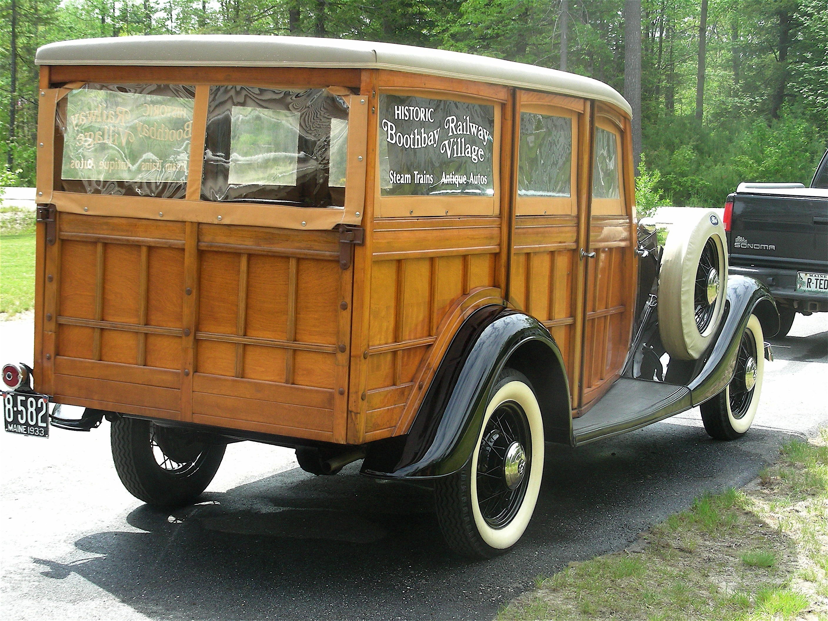 1933-ford-woodie-rear2.jpg