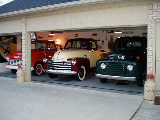 1948-ford-pickup-garage.jpg