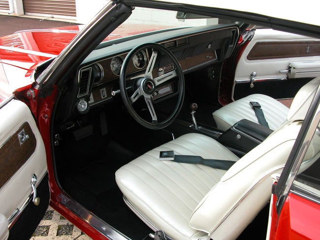 1970-cutlass-supreme-interior2.jpg