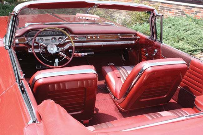 1960-bonneville-interior1.jpg