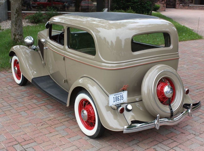 1934-ford-rear.jpg