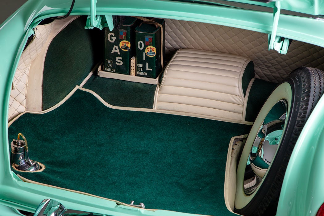 6_hirohata-merc-trunk-copy.jpg