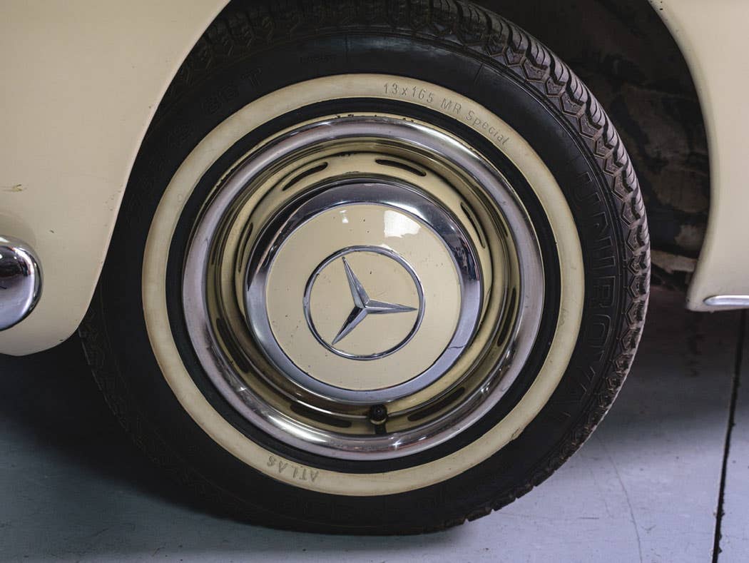 1960-mercedes-benz-190sl-1.jpg