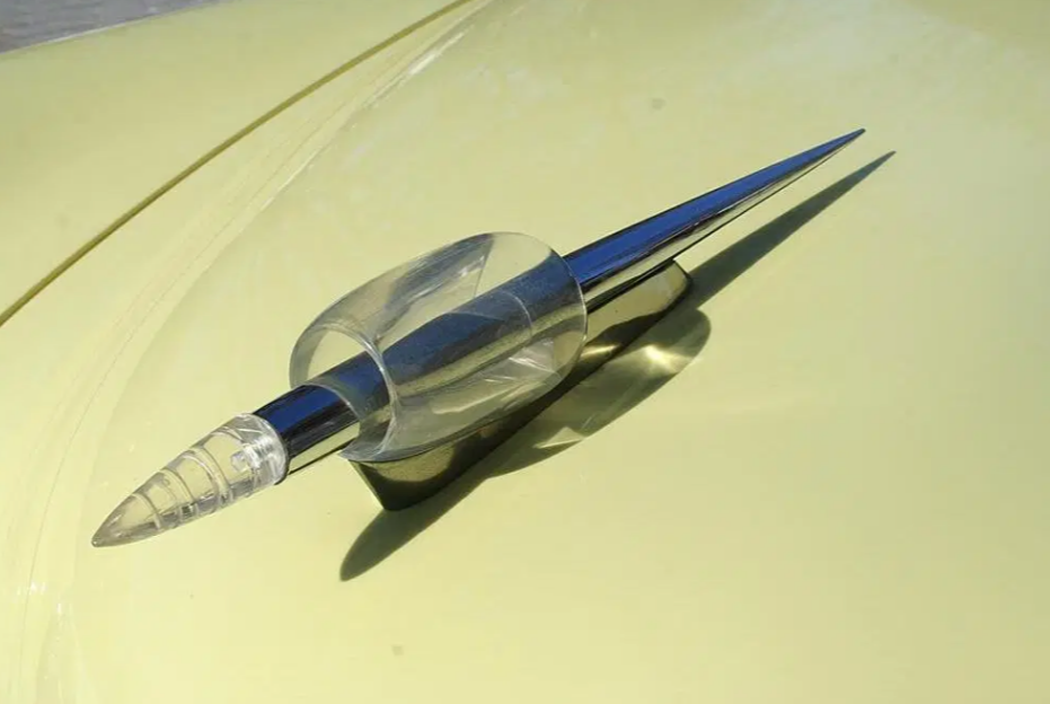 this-1951-kaiser-deluxe-sedan-features-golden-dragon-7.png