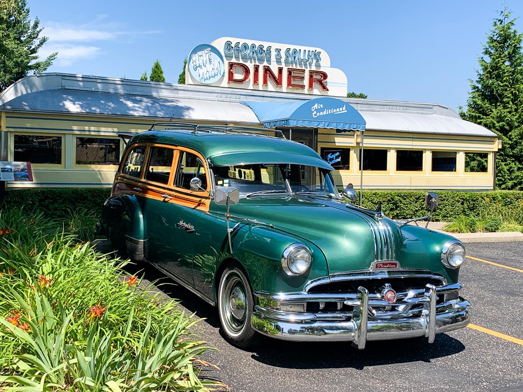pontiac-station-wagon-in-front-of-diner-min.jpg