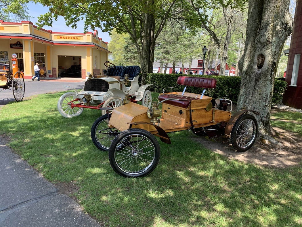 early-1900s-vehicles-min.jpg