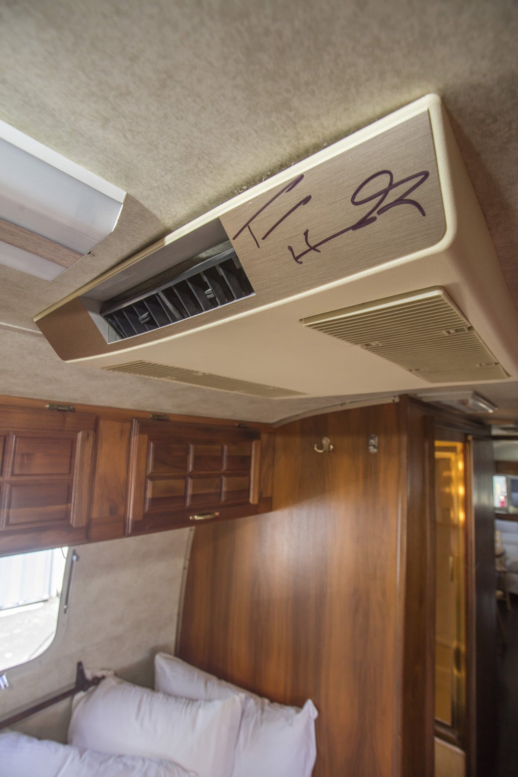 tom-hanks---air-stream-36.jpg