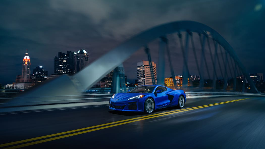 2024-chevrolet-corvette-e-ray-3lz-001.jpg