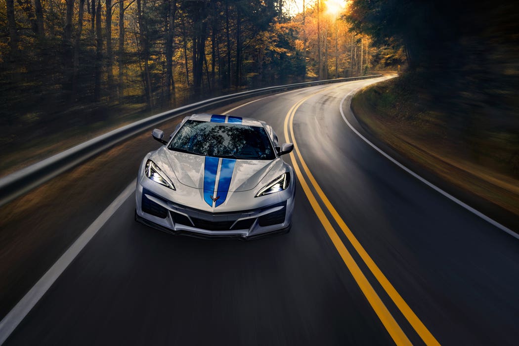 2024-chevrolet-corvette-e-ray-3lz-006.jpg