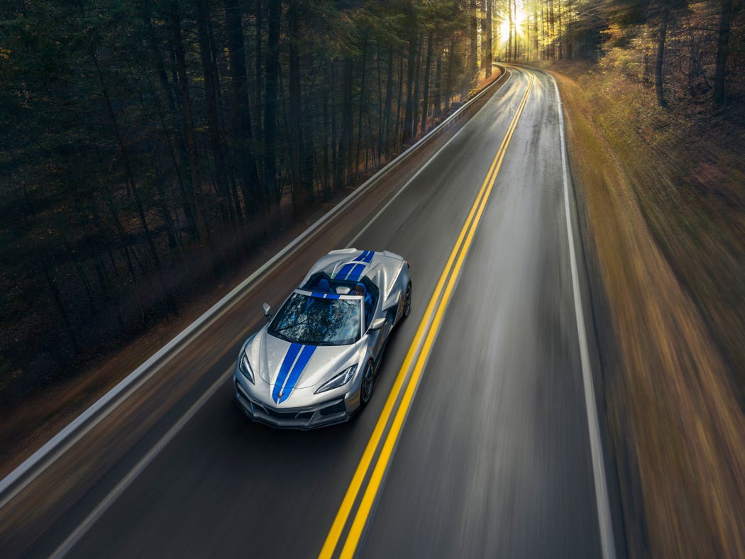 2024-chevrolet-corvette-e-ray-3lz-009.jpg