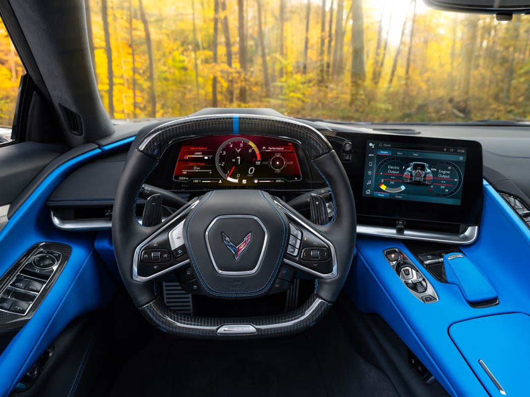 2024-chevrolet-corvette-e-ray-3lz-017.jpg