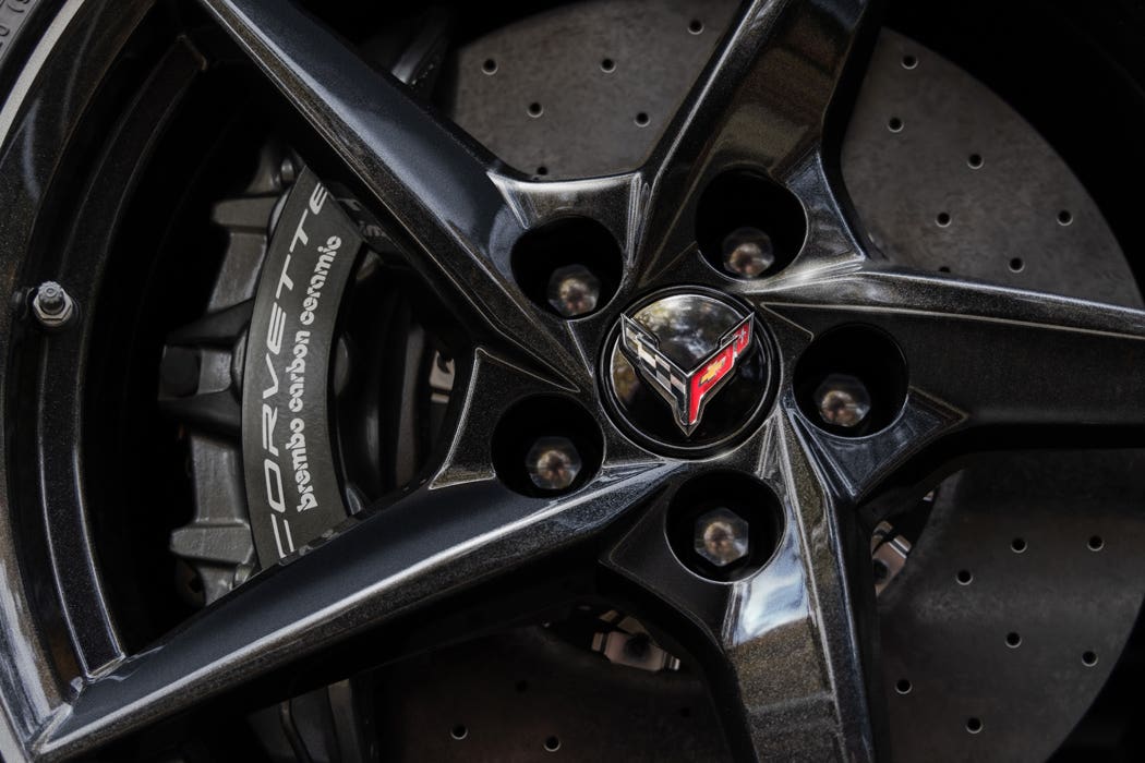 2024-chevrolet-corvette-e-ray-3lz-021.jpg