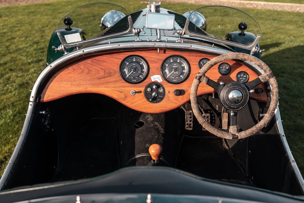 1949-bentley-mkvi-hemi-v8-steering-wheel.jpg