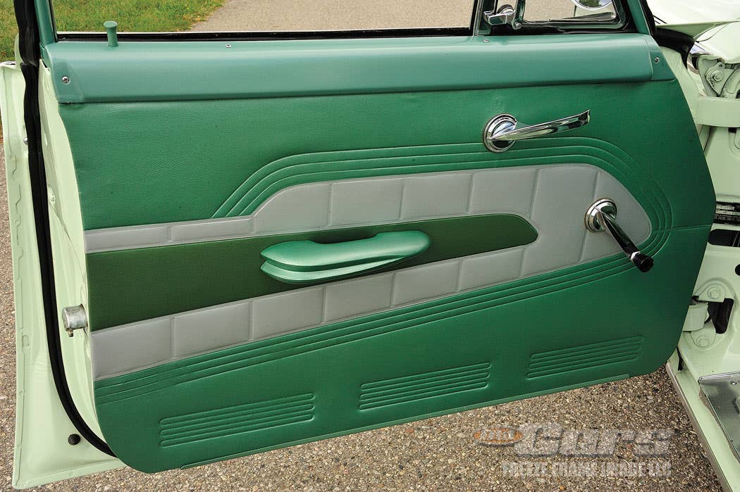 1960-ford-fairlane-500-four-door-a511.jpg
