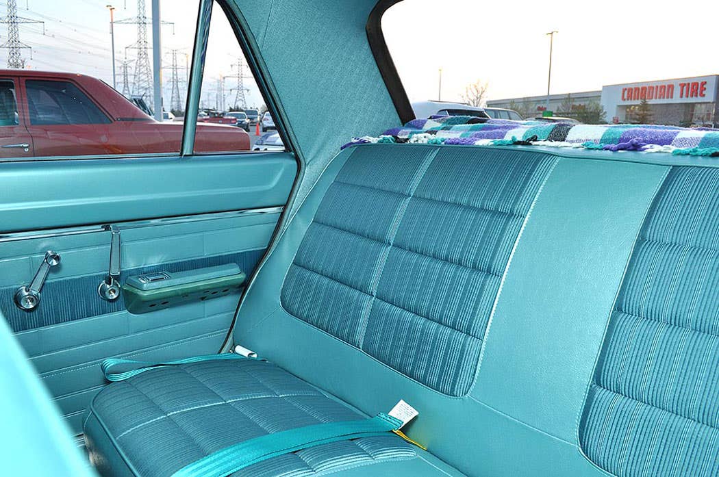 1965-plymouth-valiant-v-200-6.jpg