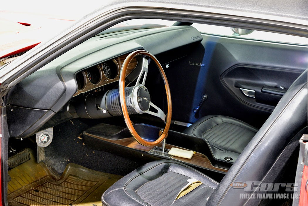 1970-hemi-cuda-barn-find-a011.jpg
