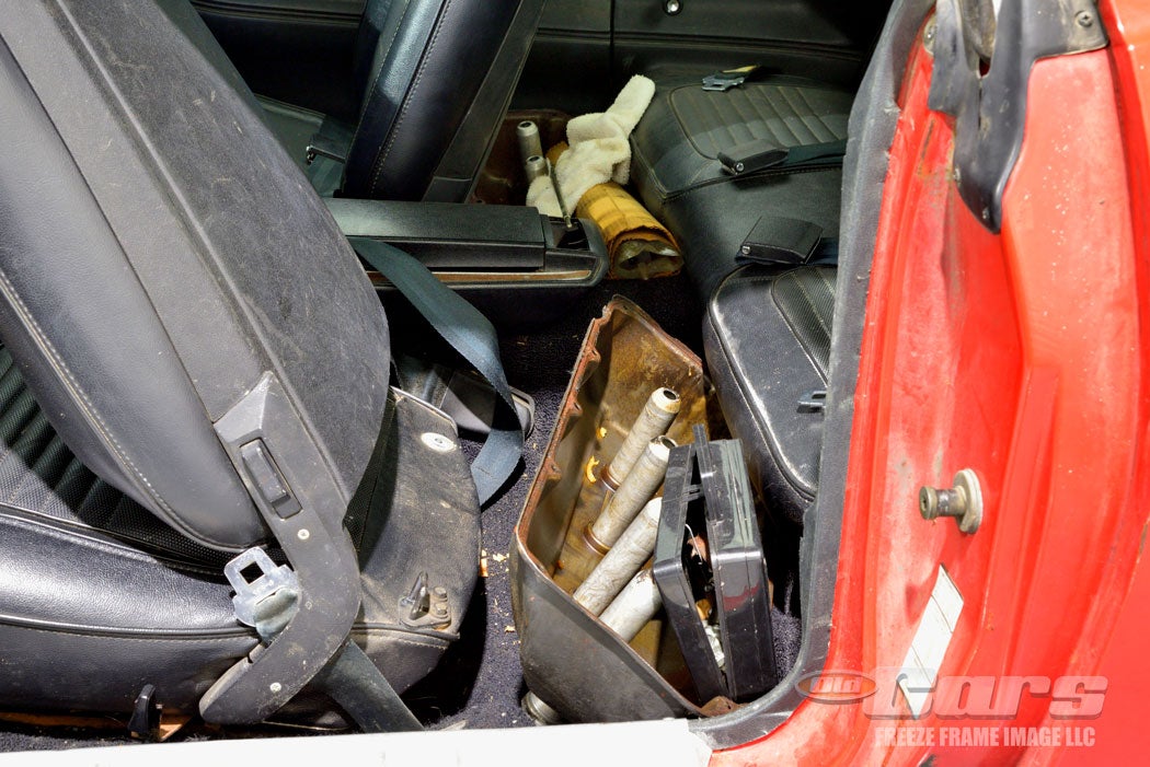 1970-hemi-cuda-barn-find-a016.jpg