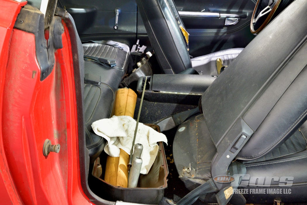 1970-hemi-cuda-barn-find-a025.jpg