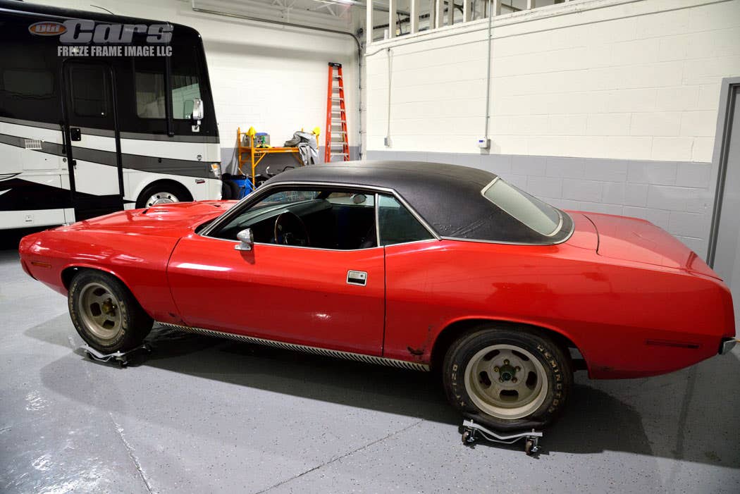 1970-hemi-cuda-barn-find-a028.jpg