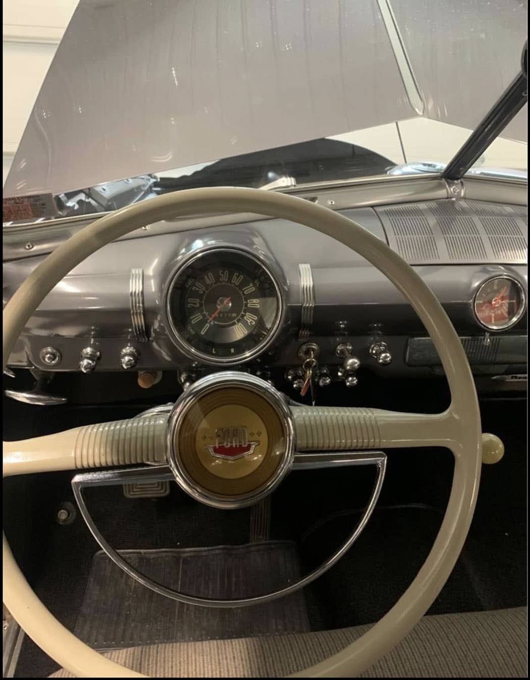 1949-ford-tudor-custom-3.jpg