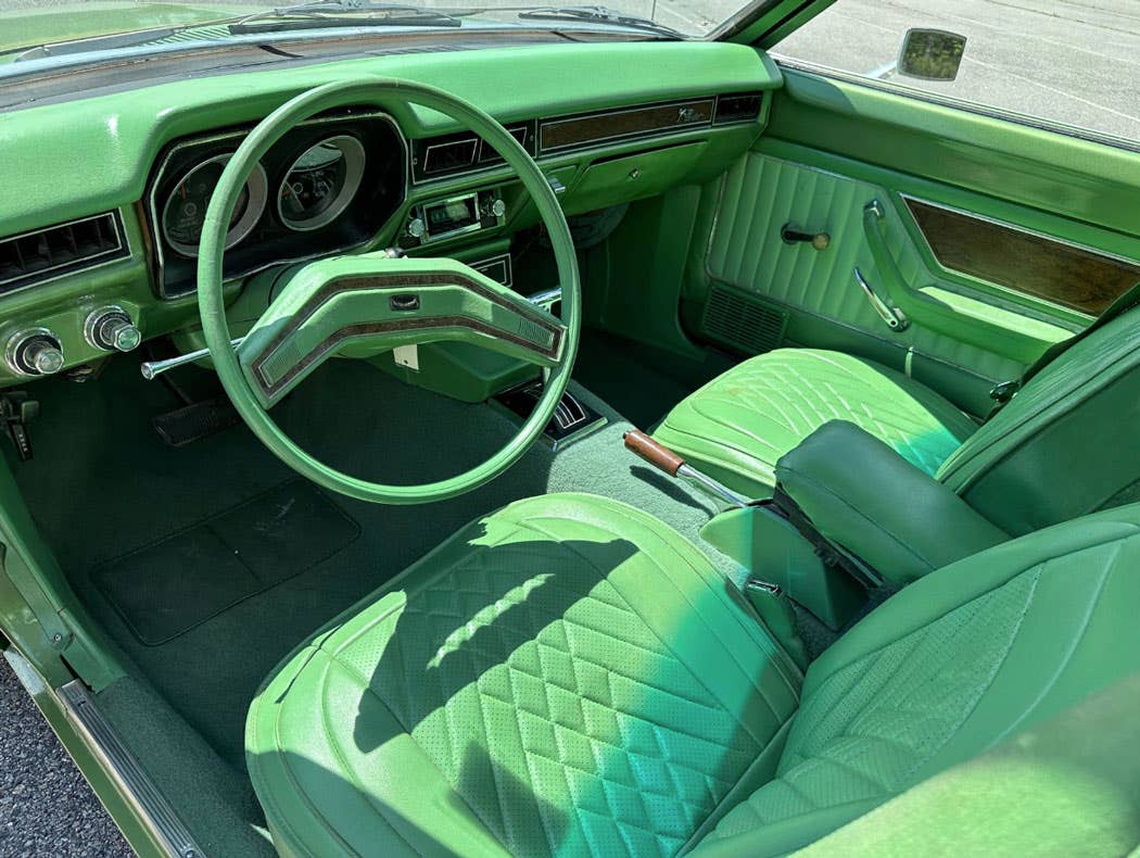 pinto-interior.jpg