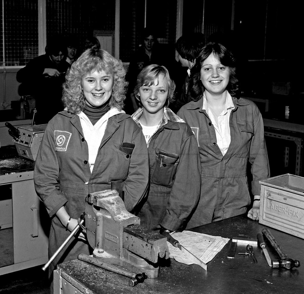 1979-first-female-apprentices-to-join-jaguar_c.jpg