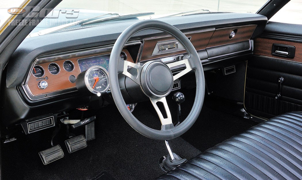 7-1974-dodge-dart-sport-interior-details-a008.jpg